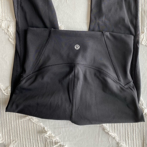 Lululemon black crops - Picture 8 of 9
